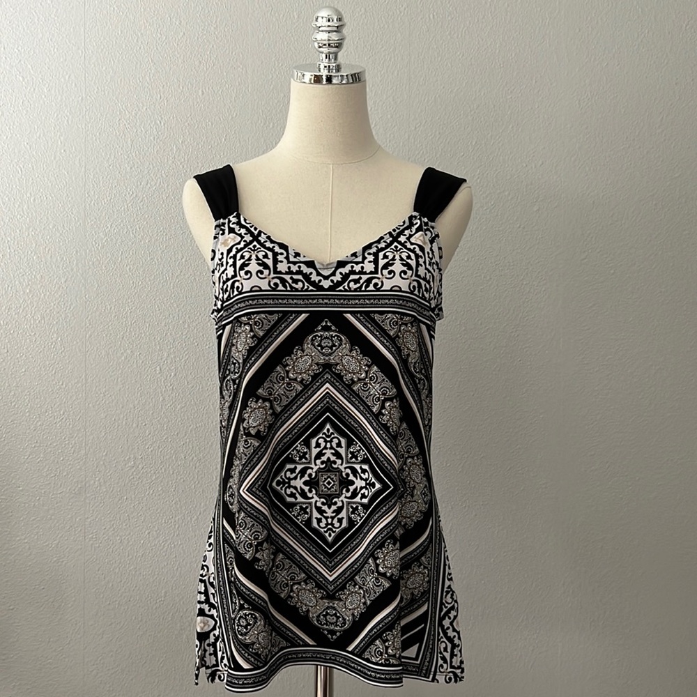 White House Black Market Stretch Knit Tank Wide Shoulder Straps Size Medium
